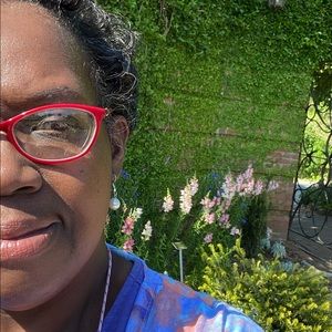 Meet your Posher, Mia c.